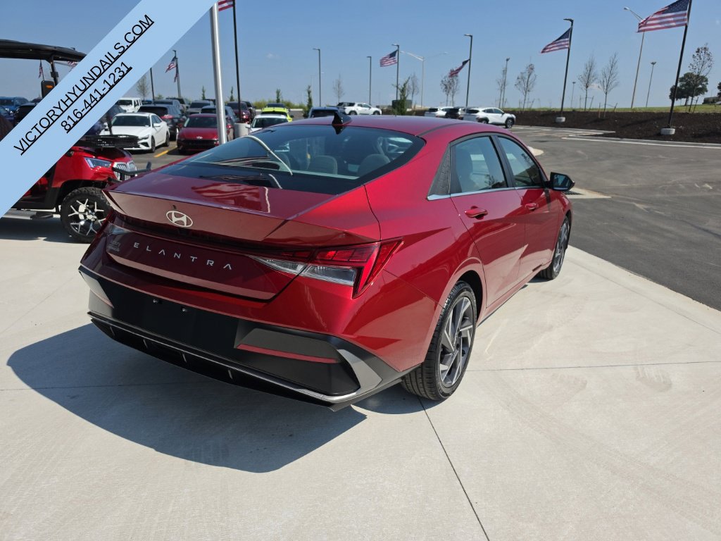 Used 2025 Hyundai Elantra SEL FWD image 5