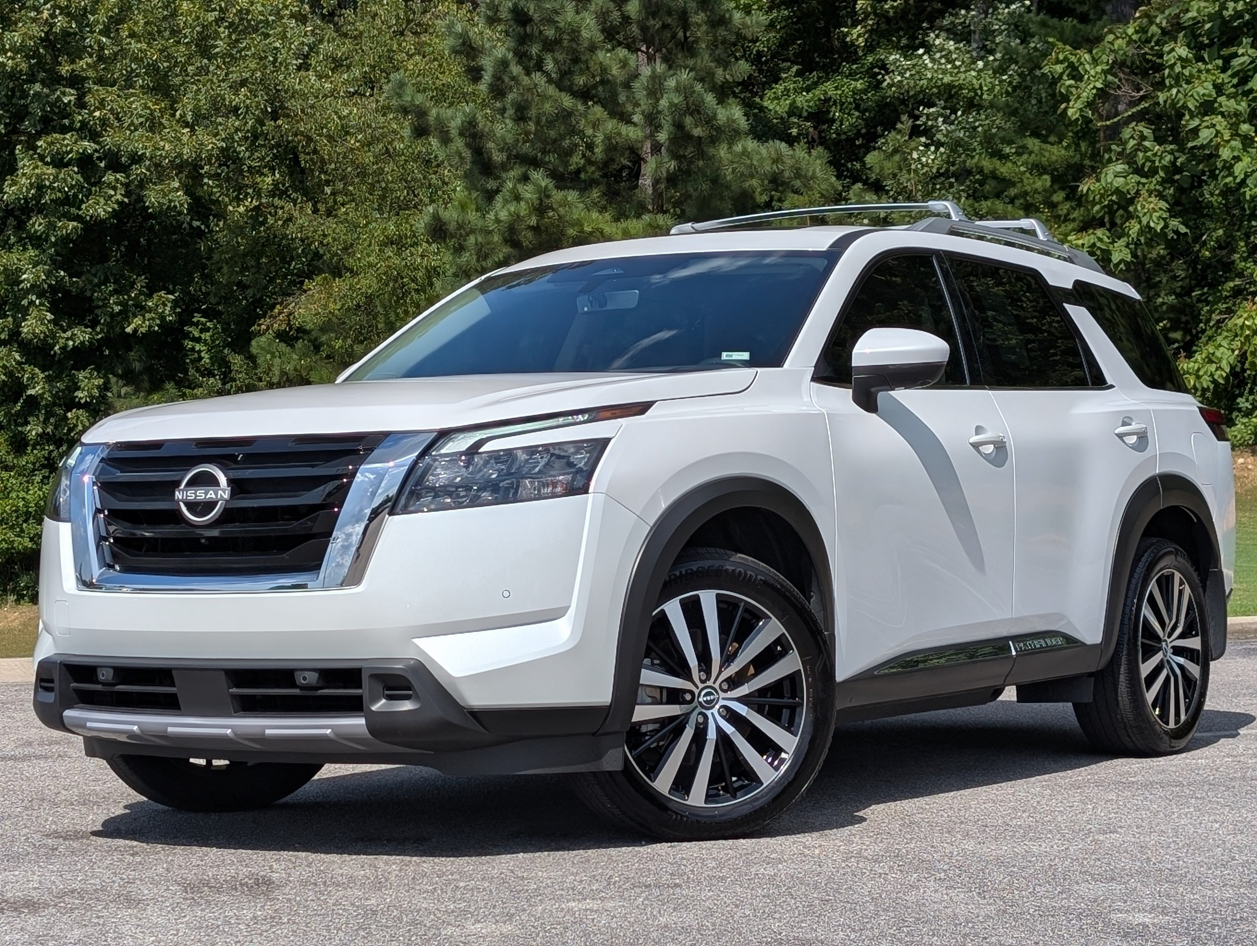 Used 2025 Nissan Pathfinder Platinum w/ Cargo Package FWD image 4
