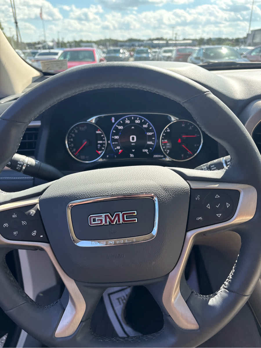 Used 2023 GMC Acadia Denali w/ Black Diamond Edition AWD/4WD image 13