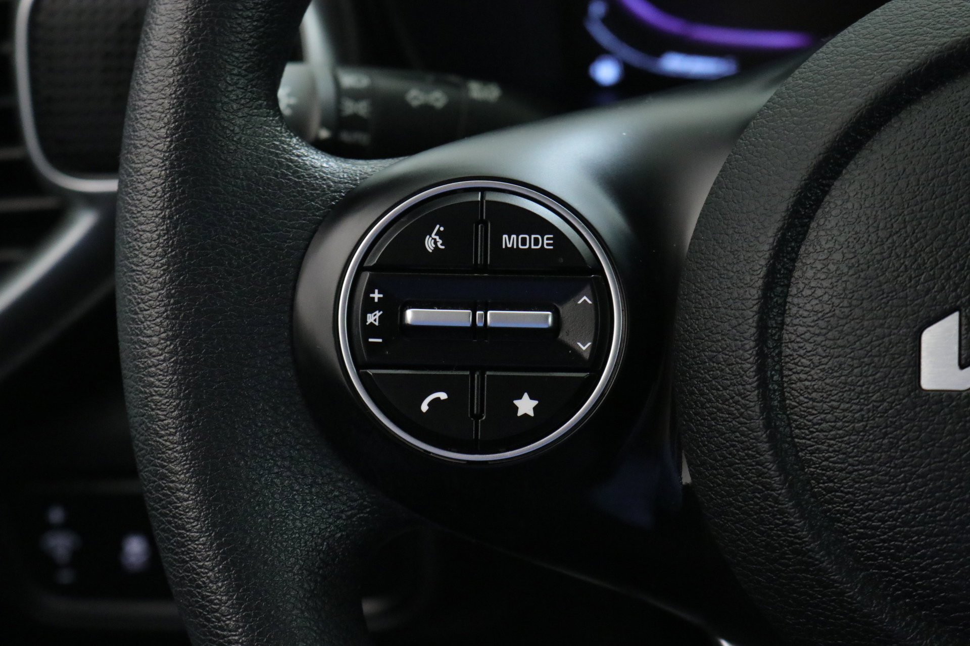 Used 2023 Kia Soul LX w/ LX Technology Package image 13