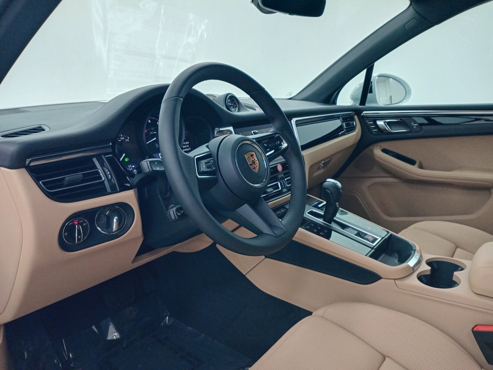 New 2026 Porsche Macan image 4