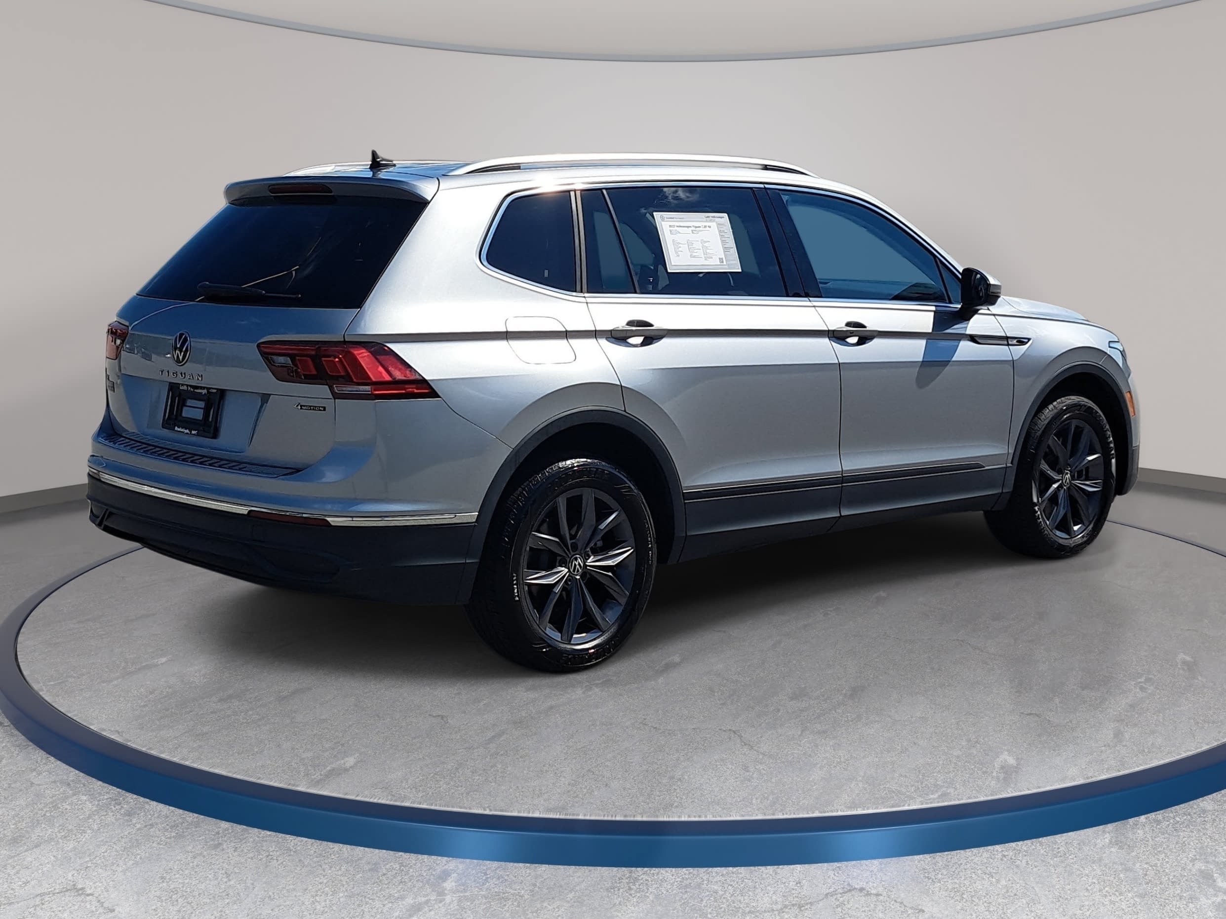Certified 2023 Volkswagen Tiguan SE w/ Panoramic Sunroof Package AWD/4WD image 5