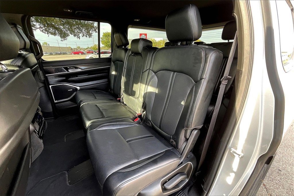 Used 2024 Jeep Wagoneer Series II w/ Flexible Seating Group image 31