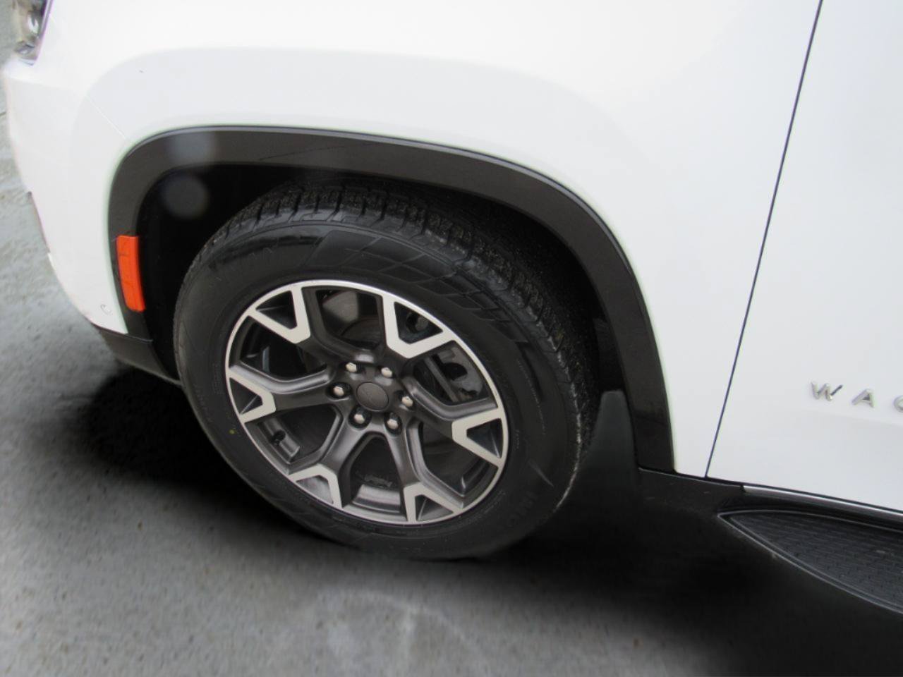 Used 2024 Jeep Wagoneer Series III AWD/4WD image 44