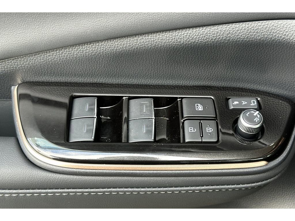 New 2026 Toyota Crown Platinum image 12