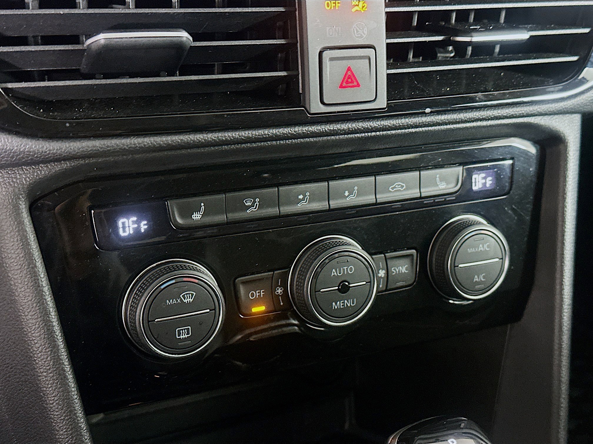 Used 2024 Volkswagen Taos SE w/ Black Wheel Package image 23