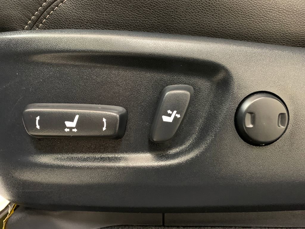 Used 2020 Toyota 4Runner SR5 Premium w/ Moonroof Package AWD/4WD image 4
