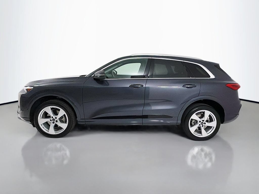 Certified 2025 Audi Q5 Premium Plus w/ Premium Plus AWD/4WD image 4