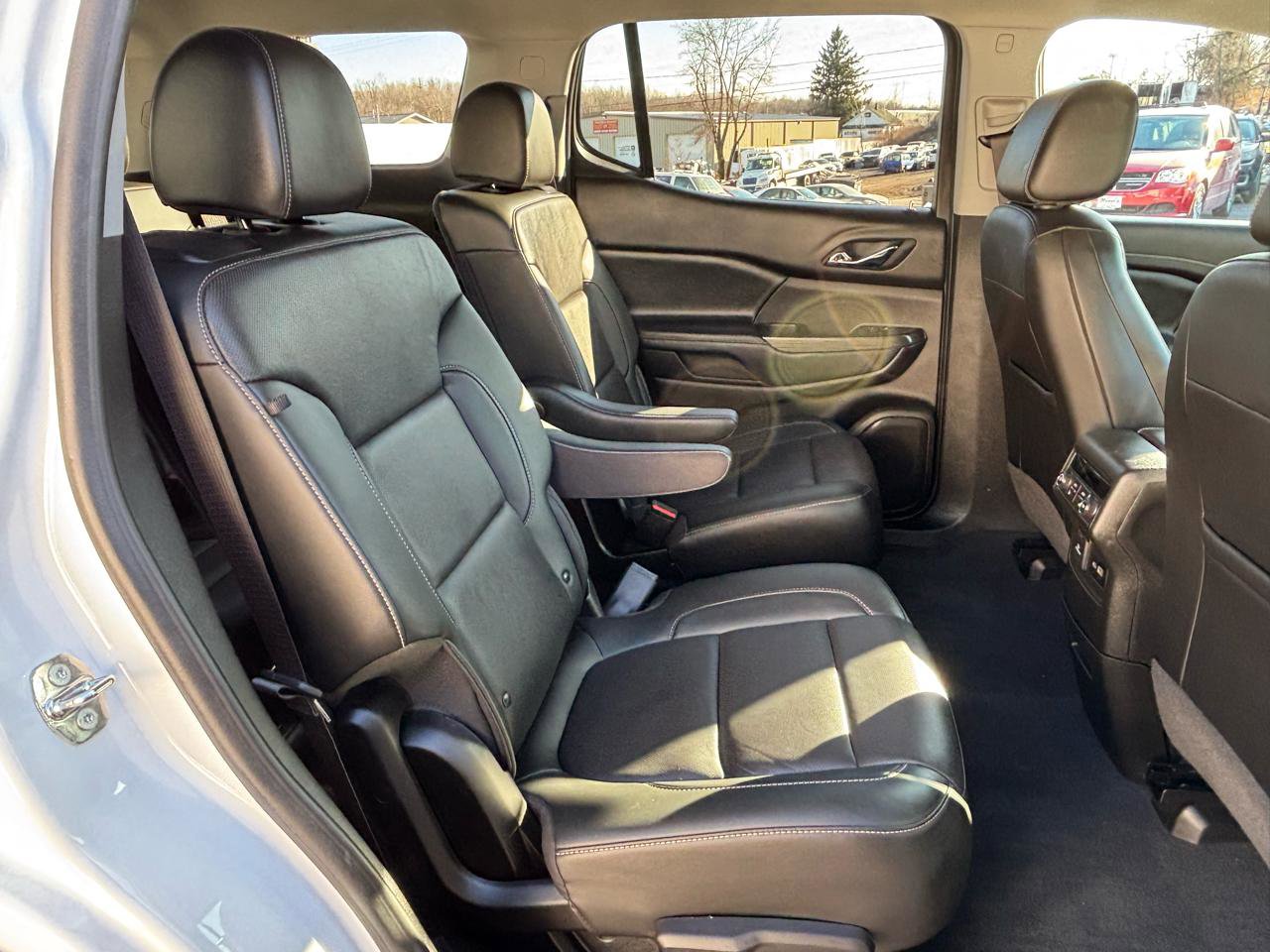 Used 2023 GMC Acadia SLT w/ Elevation Edition image 19