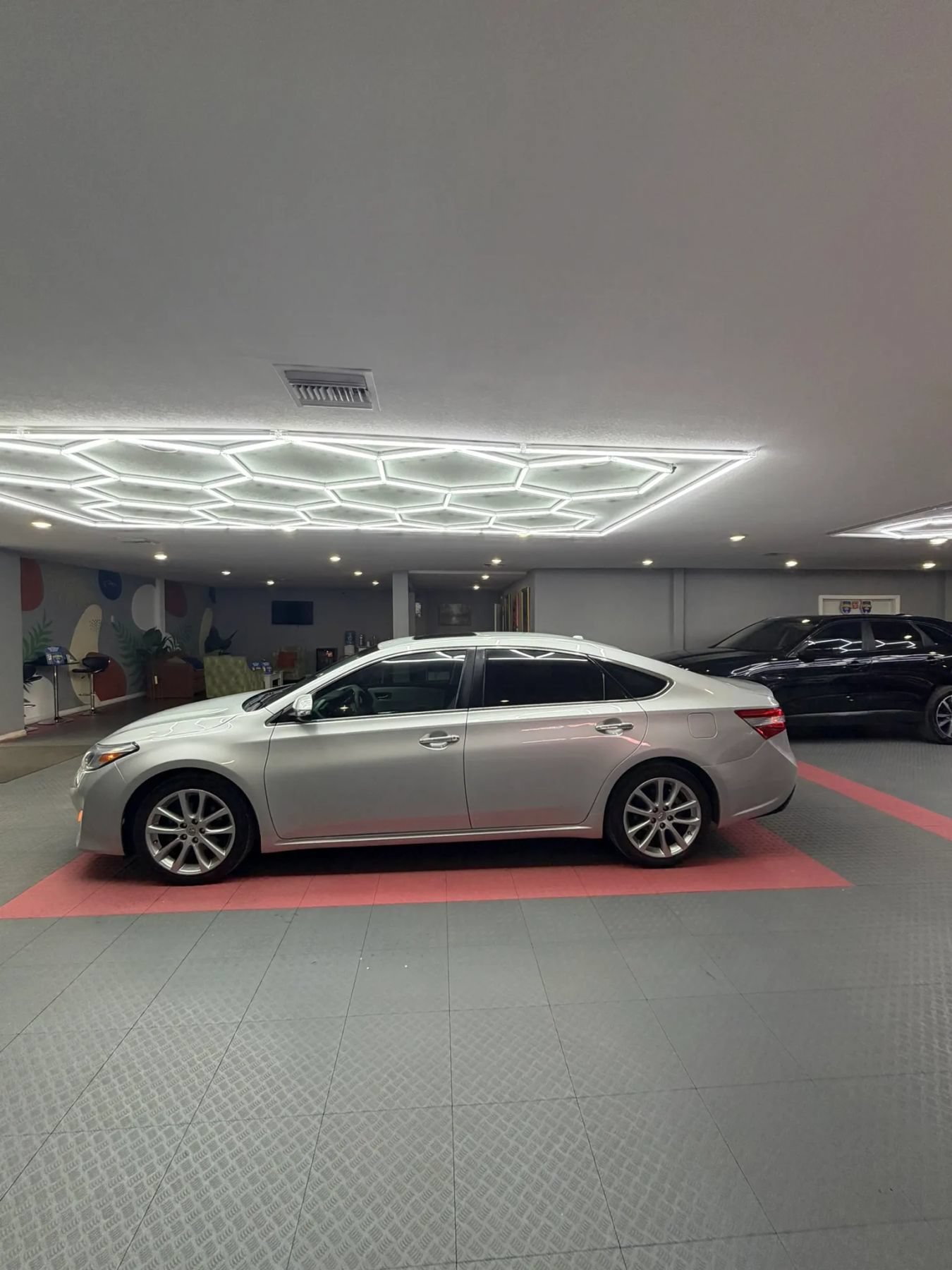 Used 2013 Toyota Avalon XLE Touring FWD image 3