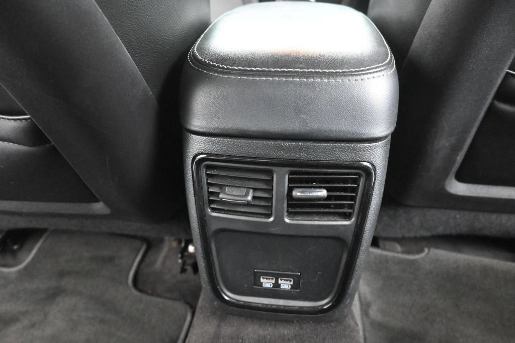 Used 2019 Dodge Charger SXT w/ Blacktop Package RWD image 10