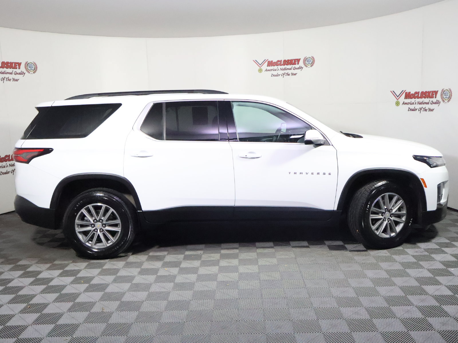 Used 2023 Chevrolet Traverse LT AWD/4WD image 3