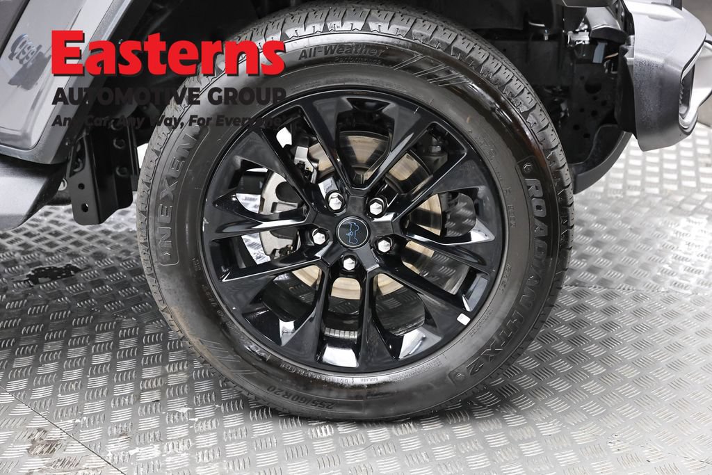 Used 2025 Jeep Wrangler Unlimited Sahara AWD/4WD image 28
