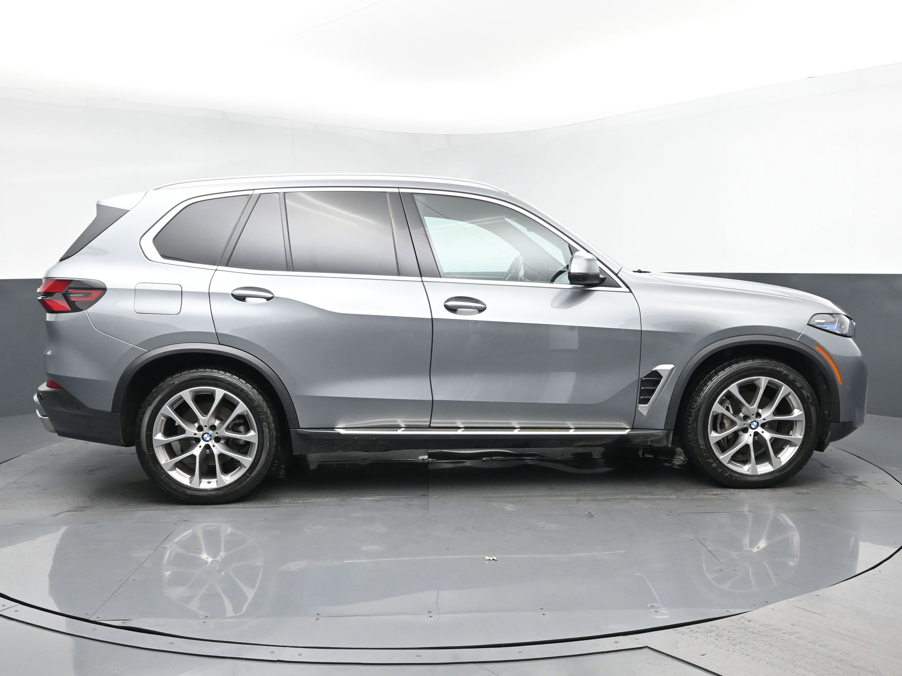 Used 2024 BMW X5 xDrive40i image 3