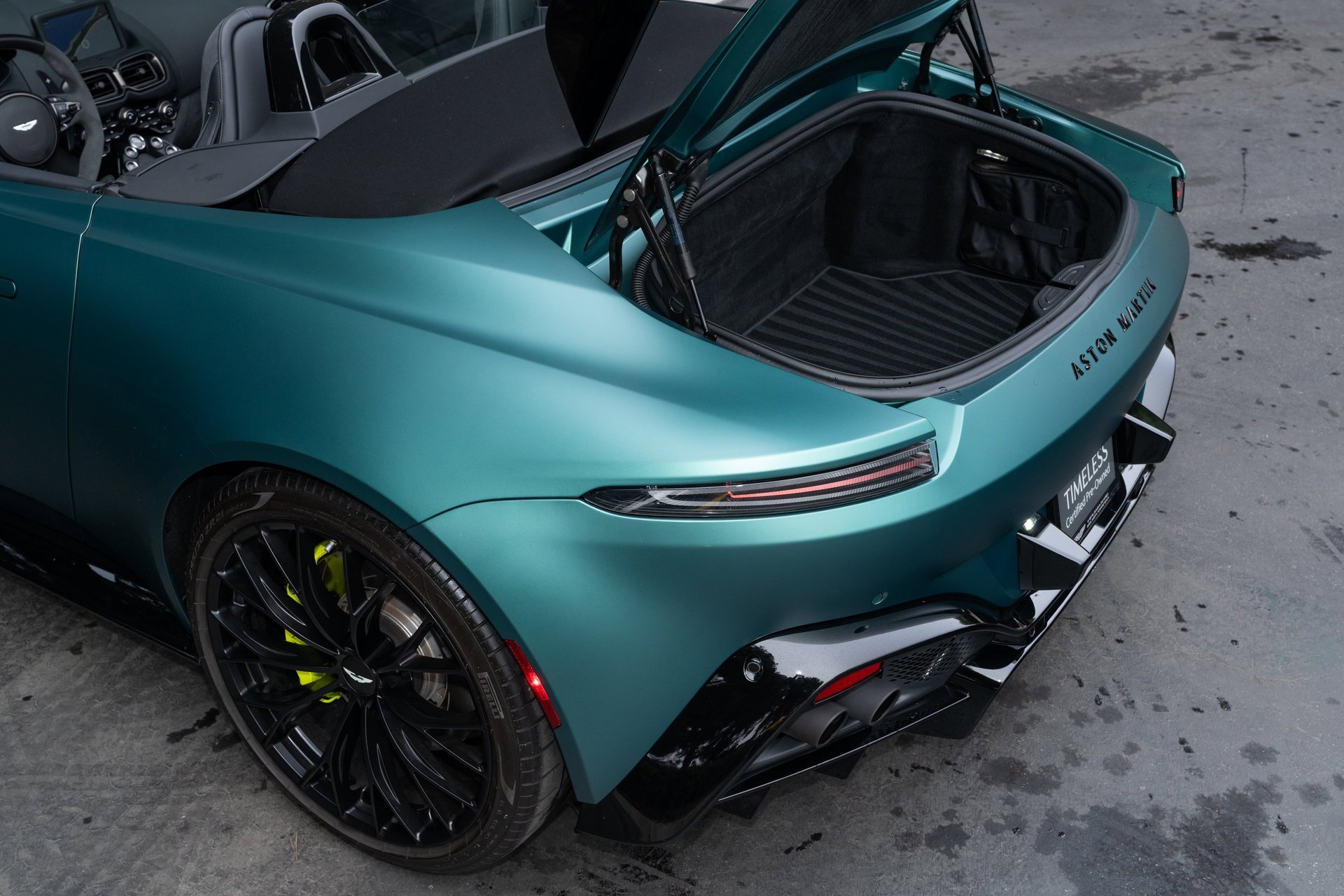 Used 2023 Aston Martin V8 Vantage Roadster image 13