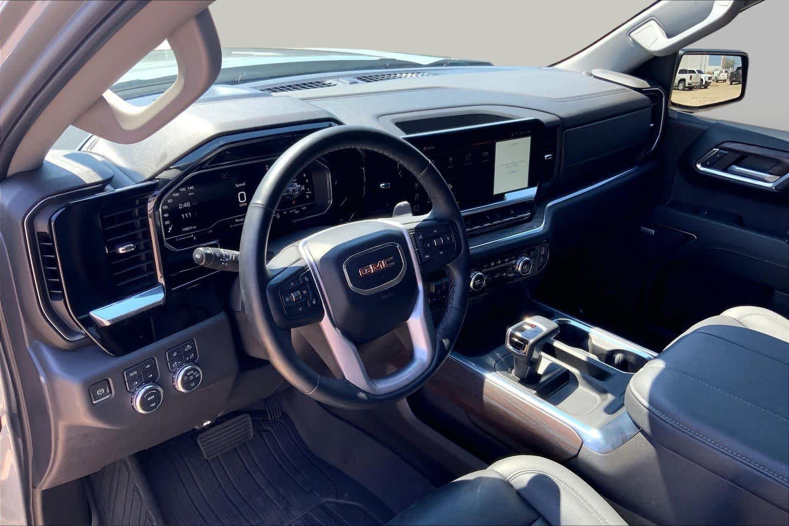 Used 2024 GMC Sierra 1500 SLT AWD/4WD image 18