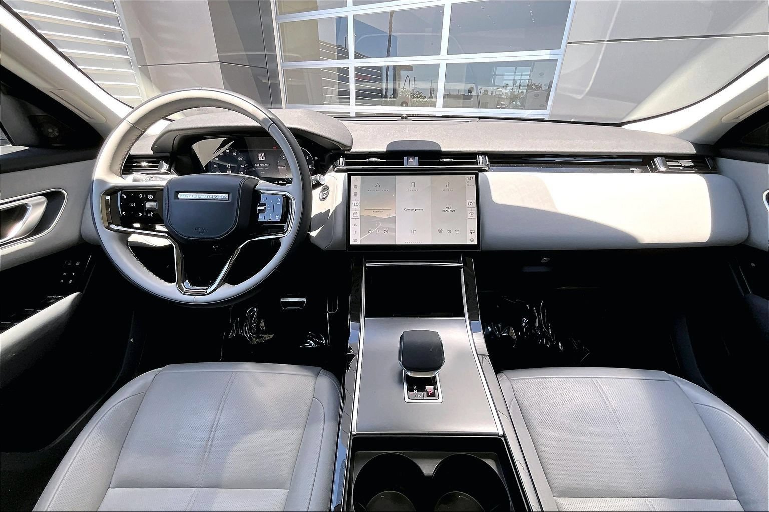 Certified 2025 Land Rover Range Rover Velar Dynamic SE AWD/4WD image 14