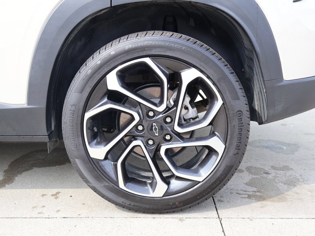 Certified 2026 Chevrolet Trax RS w/ Sunroof Package FWD image 38