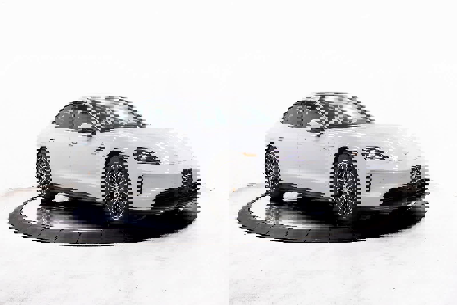 Certified 2025 Porsche Taycan image 9