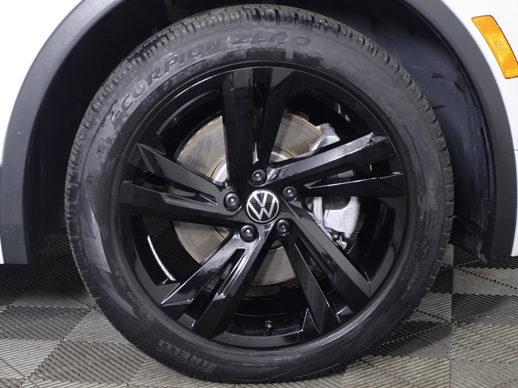 Used 2024 Volkswagen Tiguan SE R-Line FWD image 22