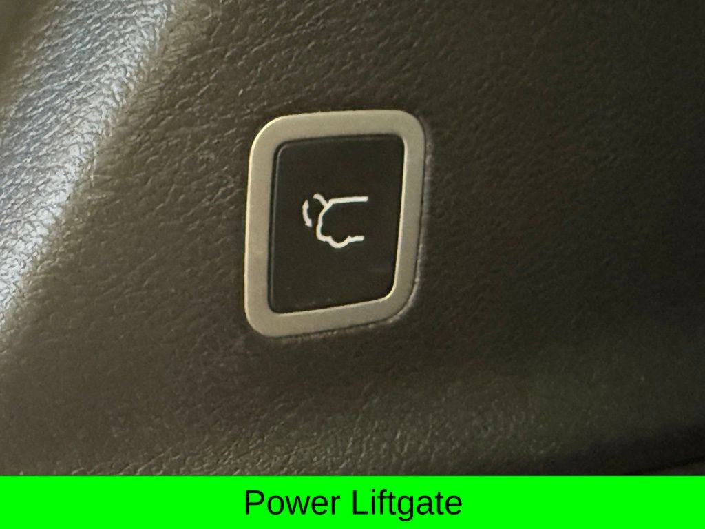 Used 2022 Chrysler Pacifica Touring-L w/ Uconnect Theater Family Group FWD image 8