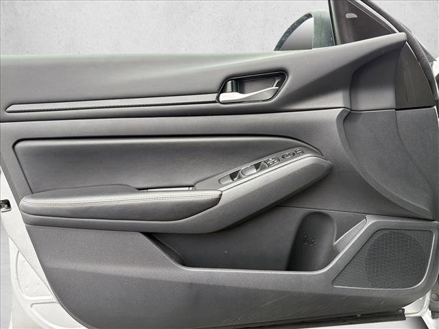 Used 2024 Nissan Altima 2.5 SV image 10