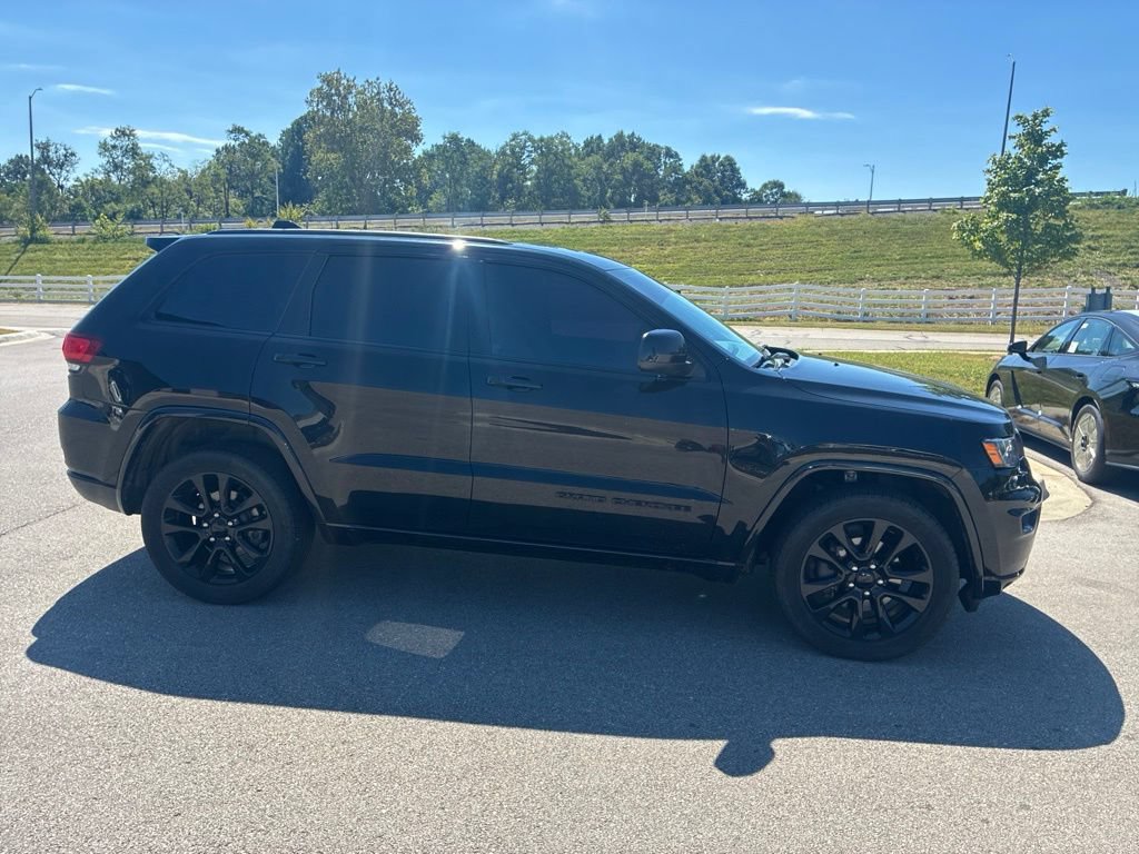 Used 2020 Jeep Grand Cherokee Altitude AWD/4WD image 2