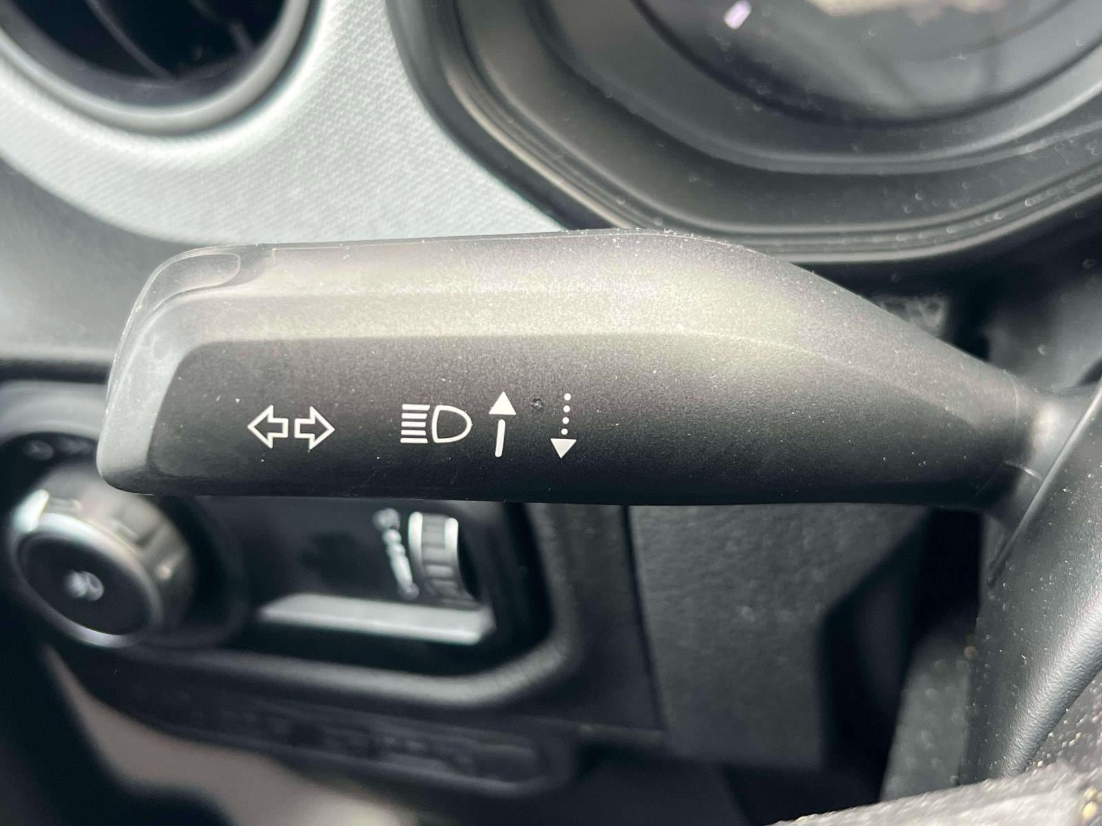 Used 2025 Jeep Wrangler Sport AWD/4WD image 9