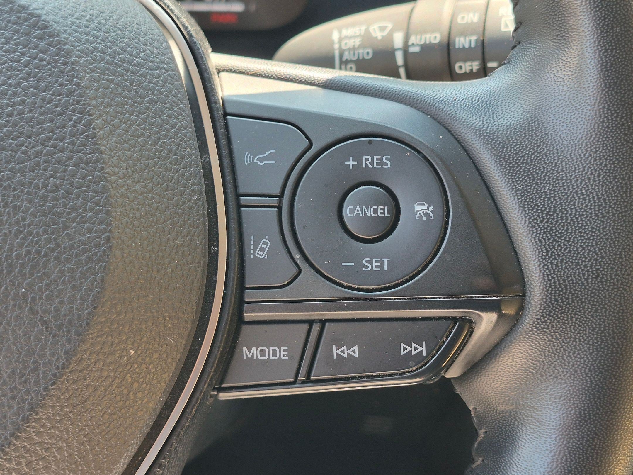 Used 2025 Toyota RAV4 Limited w/ Advanced Technology Package AWD/4WD image 18