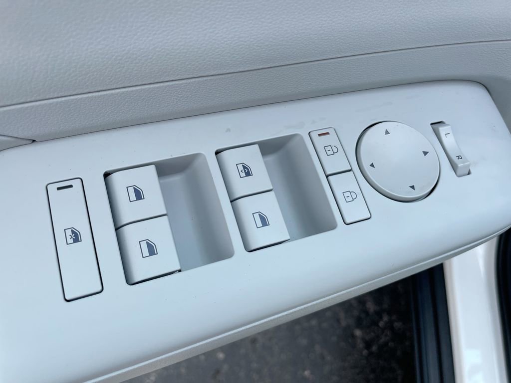 Certified 2026 Hyundai Kona SE AWD/4WD image 40