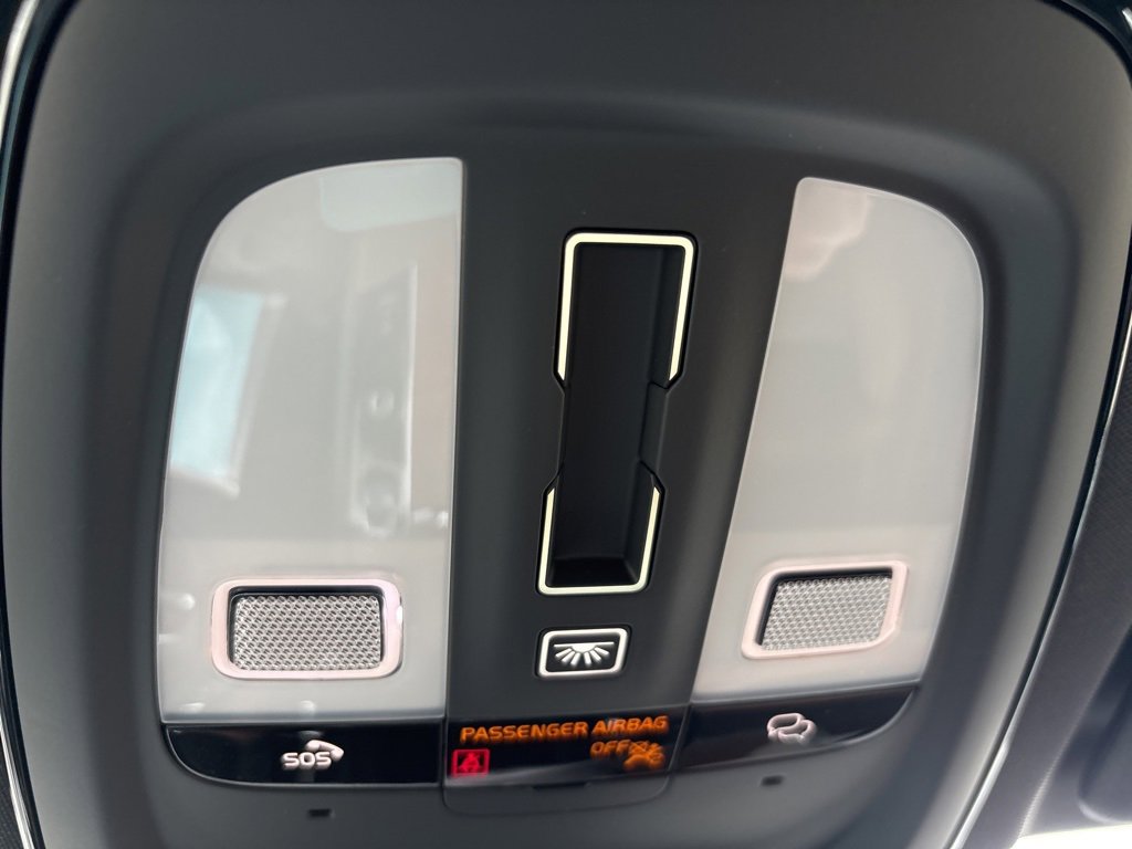 Certified 2024 Volvo XC60 B5 Ultimate w/ Protection Package Premier image 27