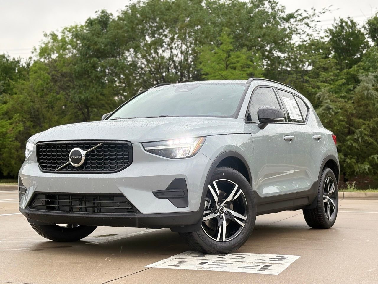 New 2026 Volvo XC40 B4 Core w/ Climate Package image 2