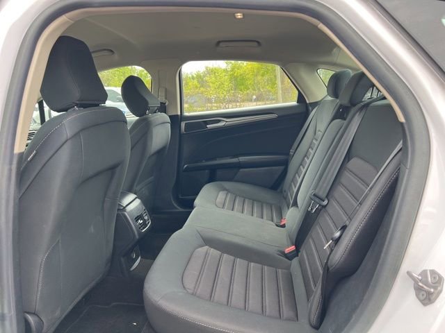Used 2020 Ford Fusion SE FWD image 11