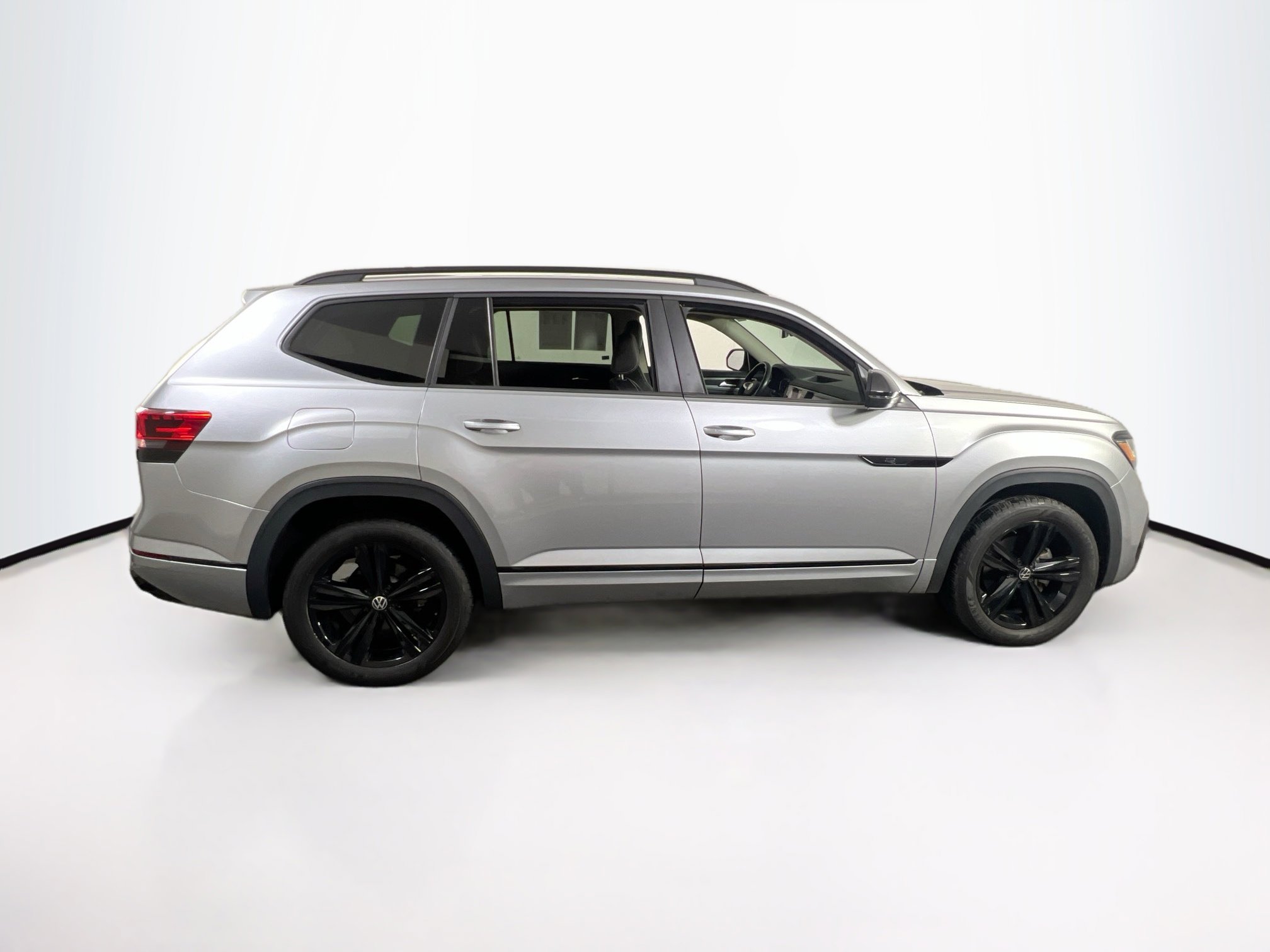 Used 2023 Volkswagen Atlas SEL R-Line image 4