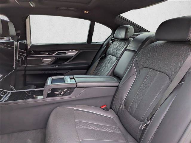 Used 2020 BMW 750i xDrive AWD/4WD image 16