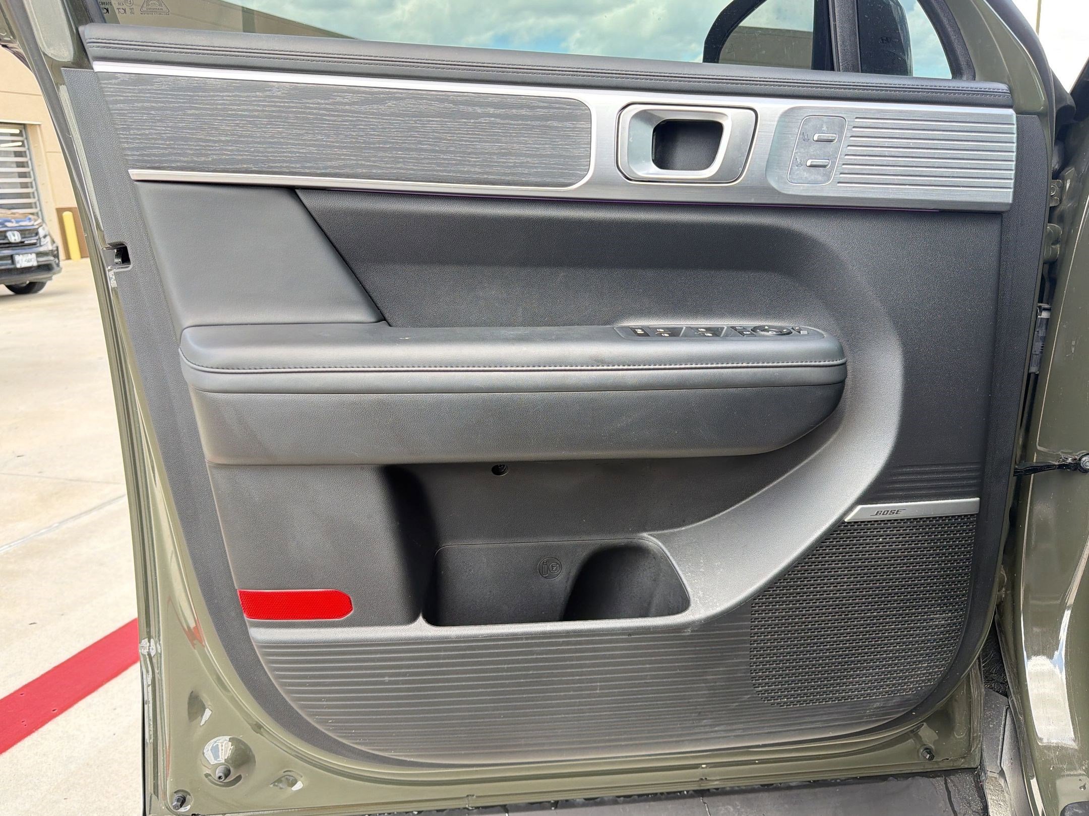 Used 2025 Hyundai Santa Fe Limited AWD/4WD image 21