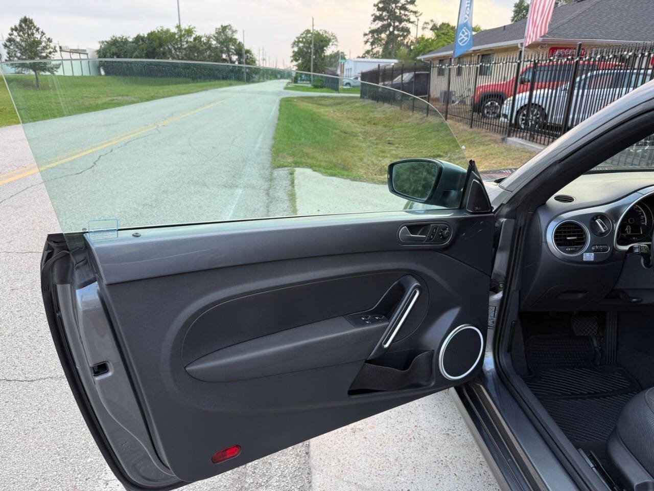 Used 2013 Volkswagen Beetle TDI FWD image 11