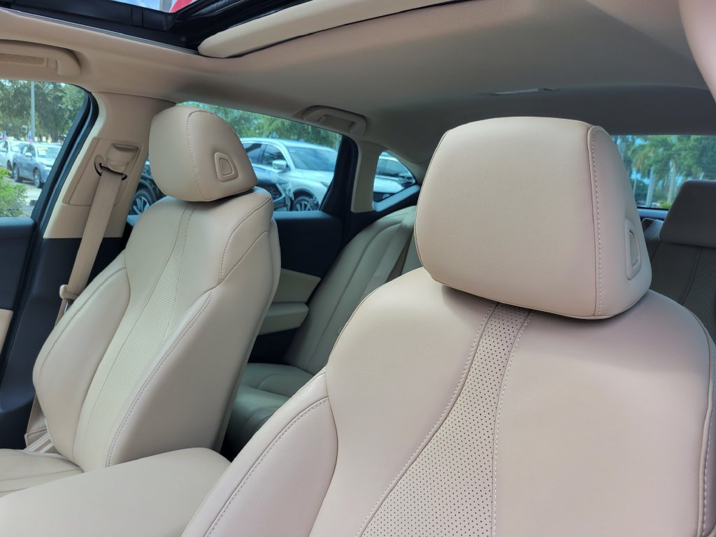 Used 2025 Acura TLX w/ Technology Package FWD image 16