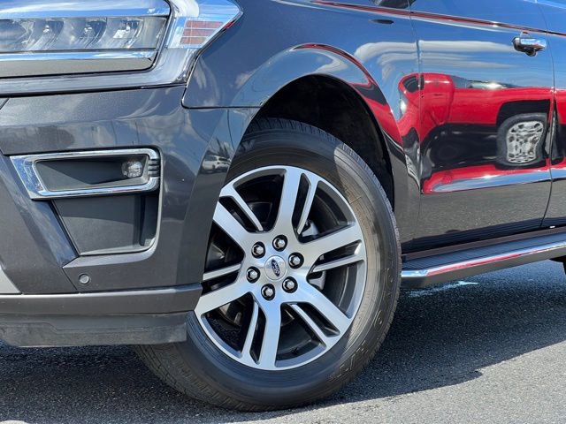 Used 2023 Ford Expedition Limited image 2