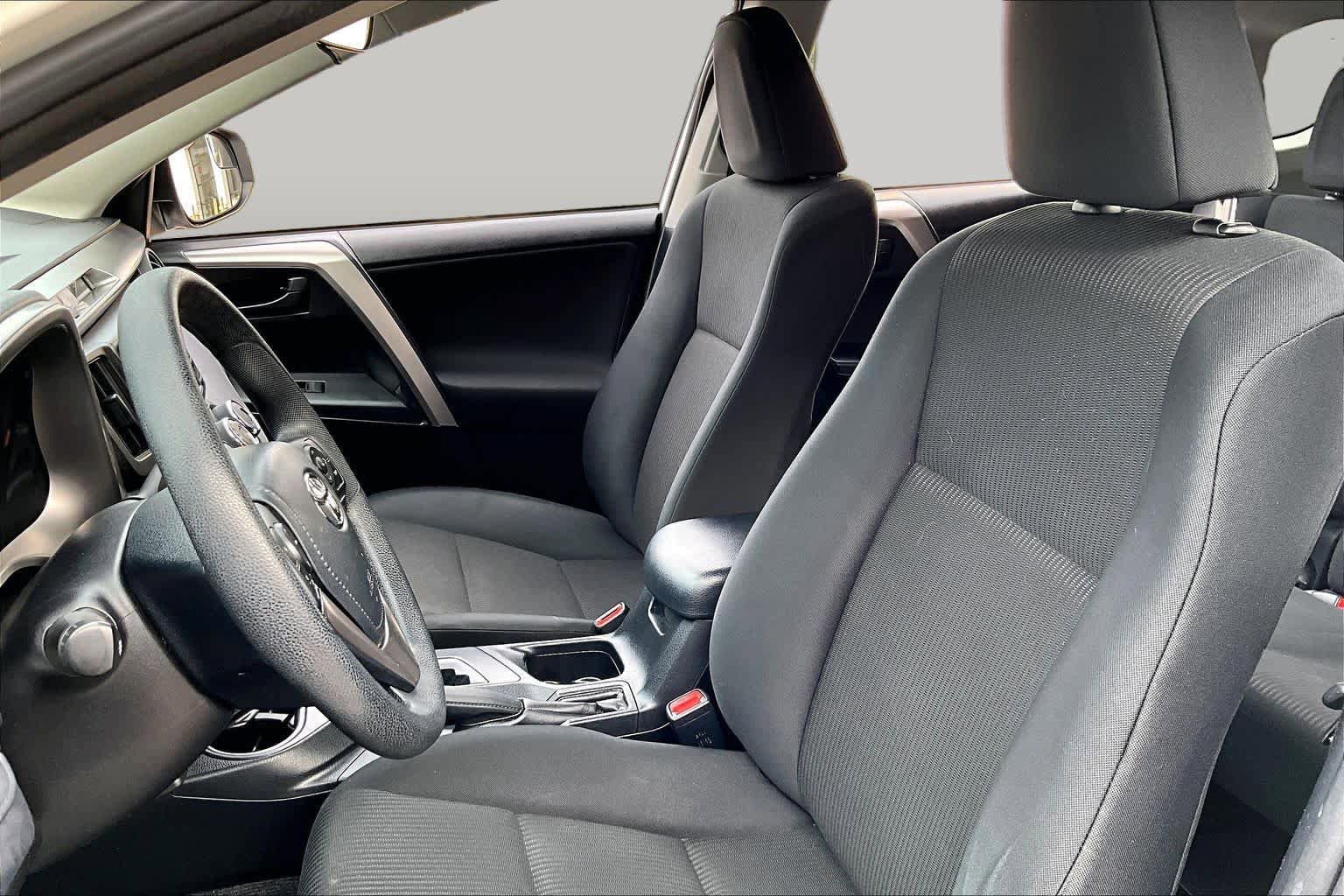Used 2017 Toyota RAV4 LE FWD image 8