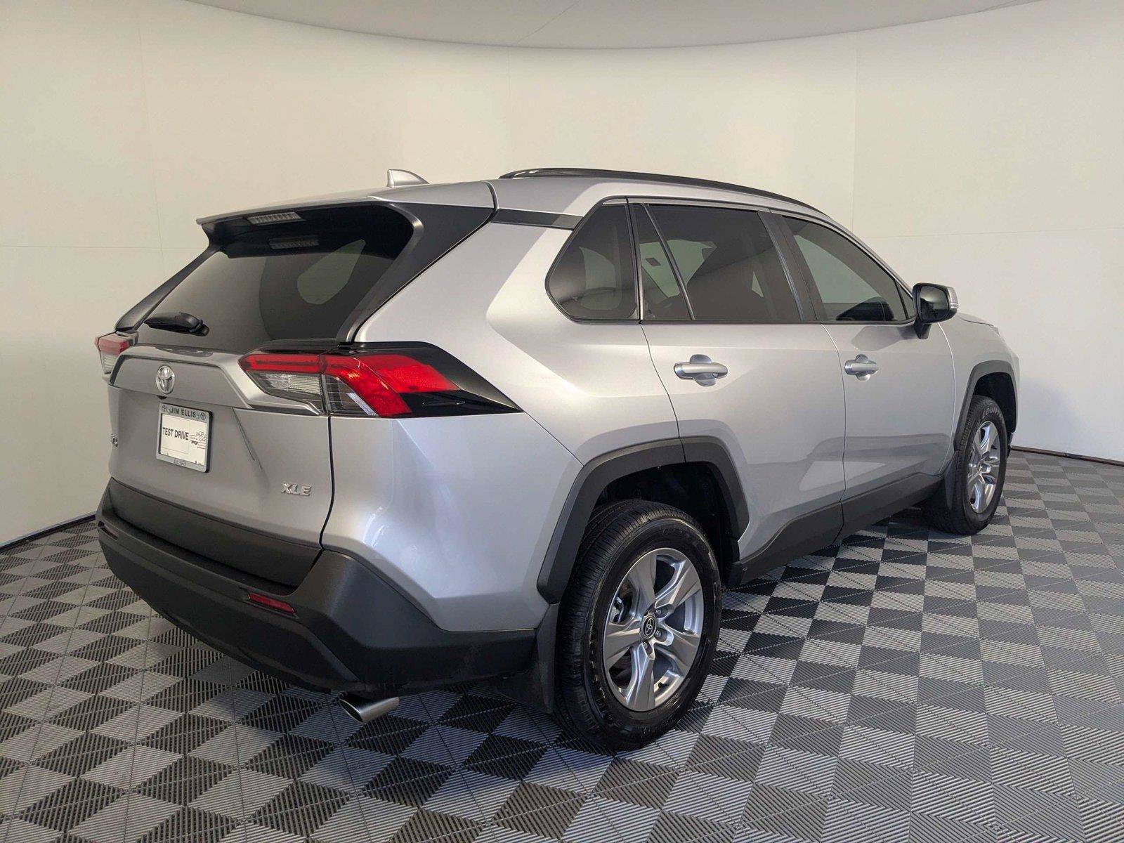 Used 2025 Toyota RAV4 XLE w/ Convenience Package FWD image 5