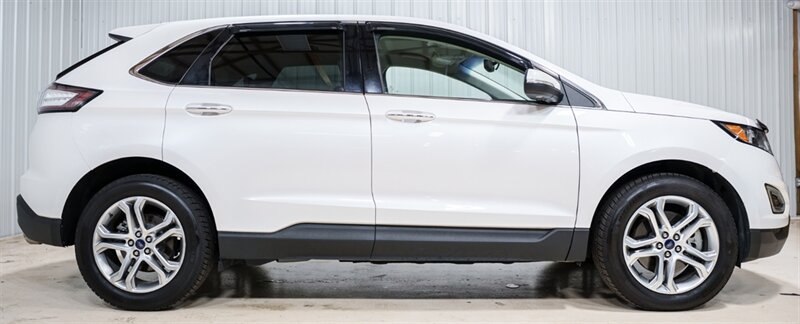 Used 2018 Ford Edge Titanium w/ Technology Package AWD/4WD image 14