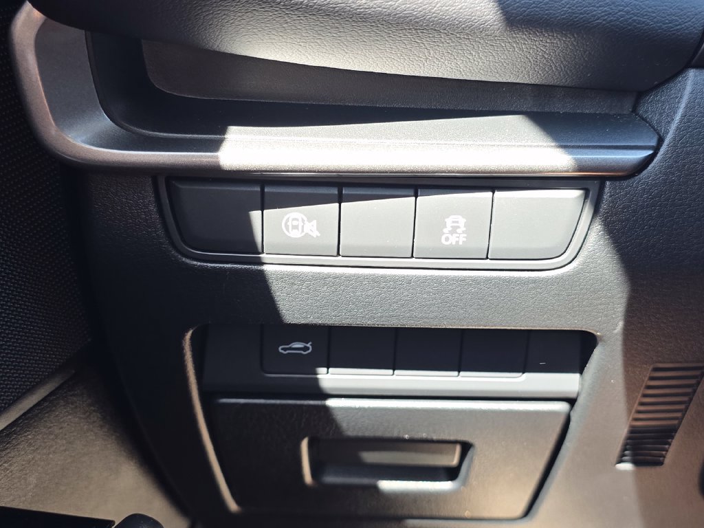 Used 2024 MAZDA MAZDA3 s FWD image 32