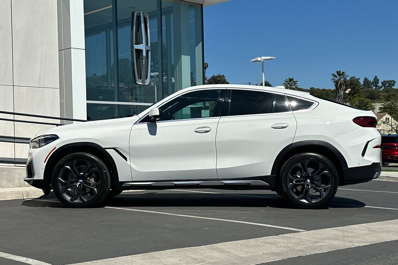 Used 2023 BMW X6 xDrive40i w/ Premium Package image 6