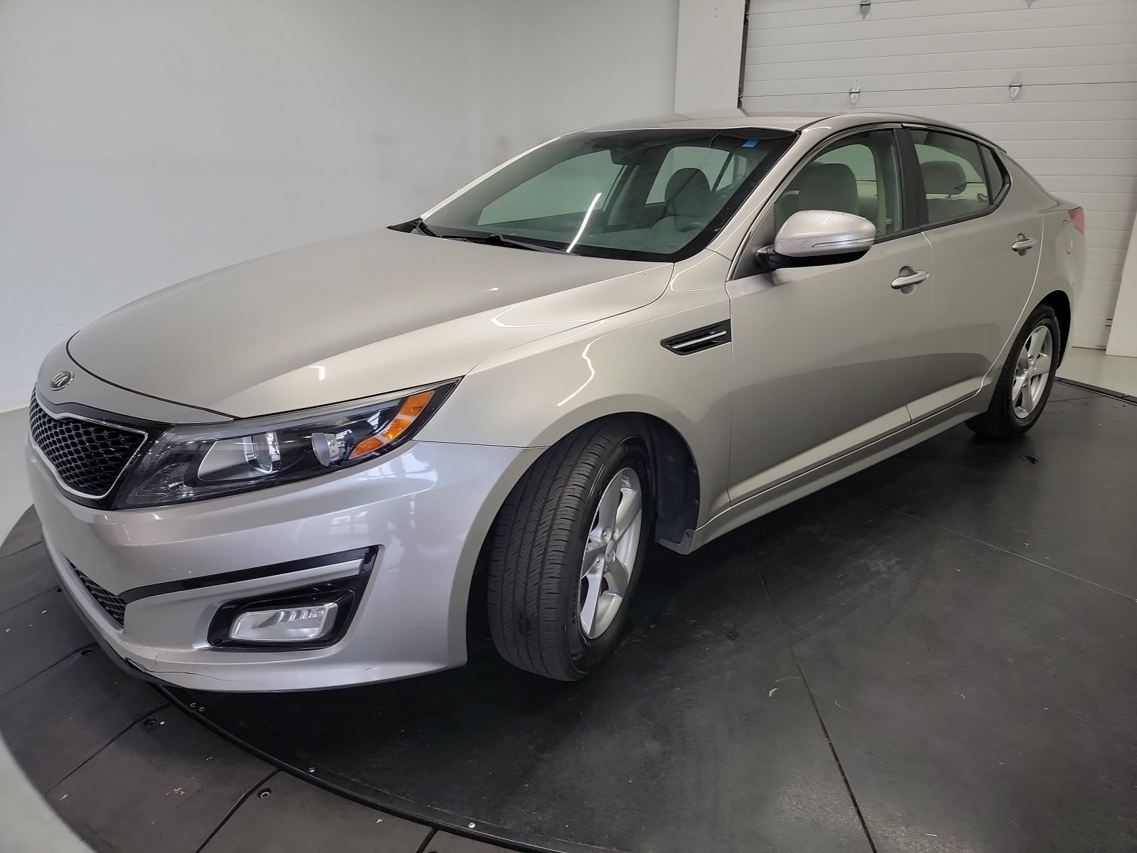 Used 2015 Kia Optima LX FWD image 3