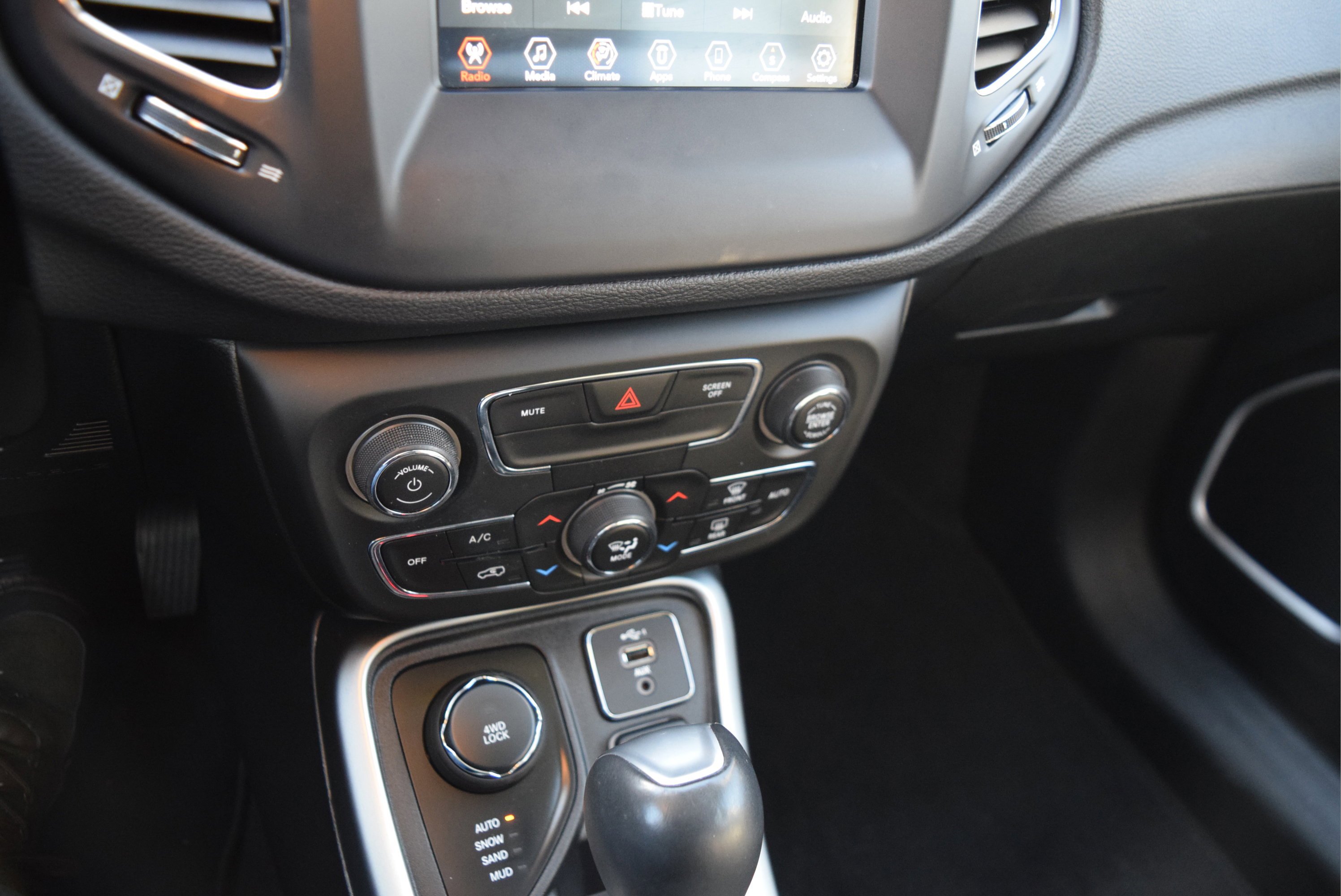 Used 2021 Jeep Compass Latitude image 14