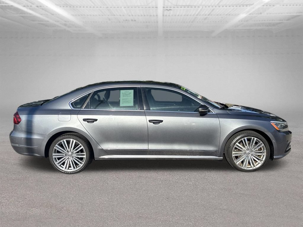 Used 2017 Volkswagen Passat 1.8T SEL Premium FWD image 7