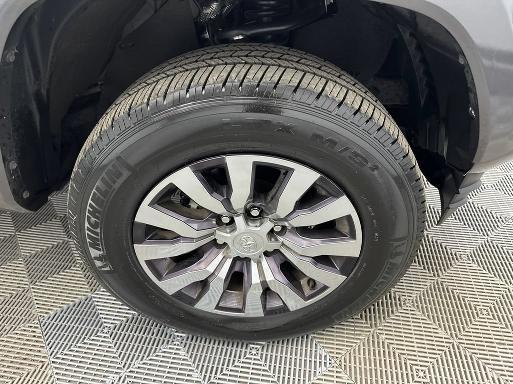 Used 2022 Toyota Tacoma Limited RWD image 13