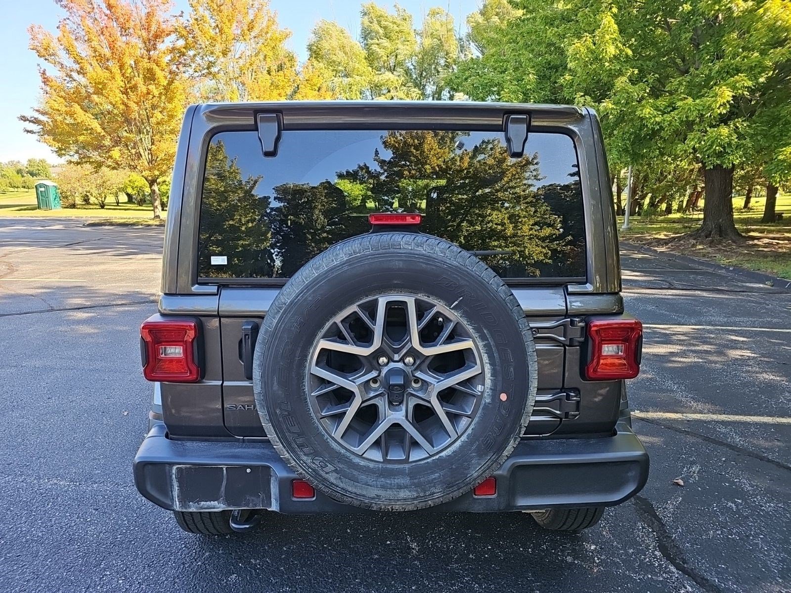Used 2025 Jeep Wrangler Unlimited Sahara AWD/4WD image 5
