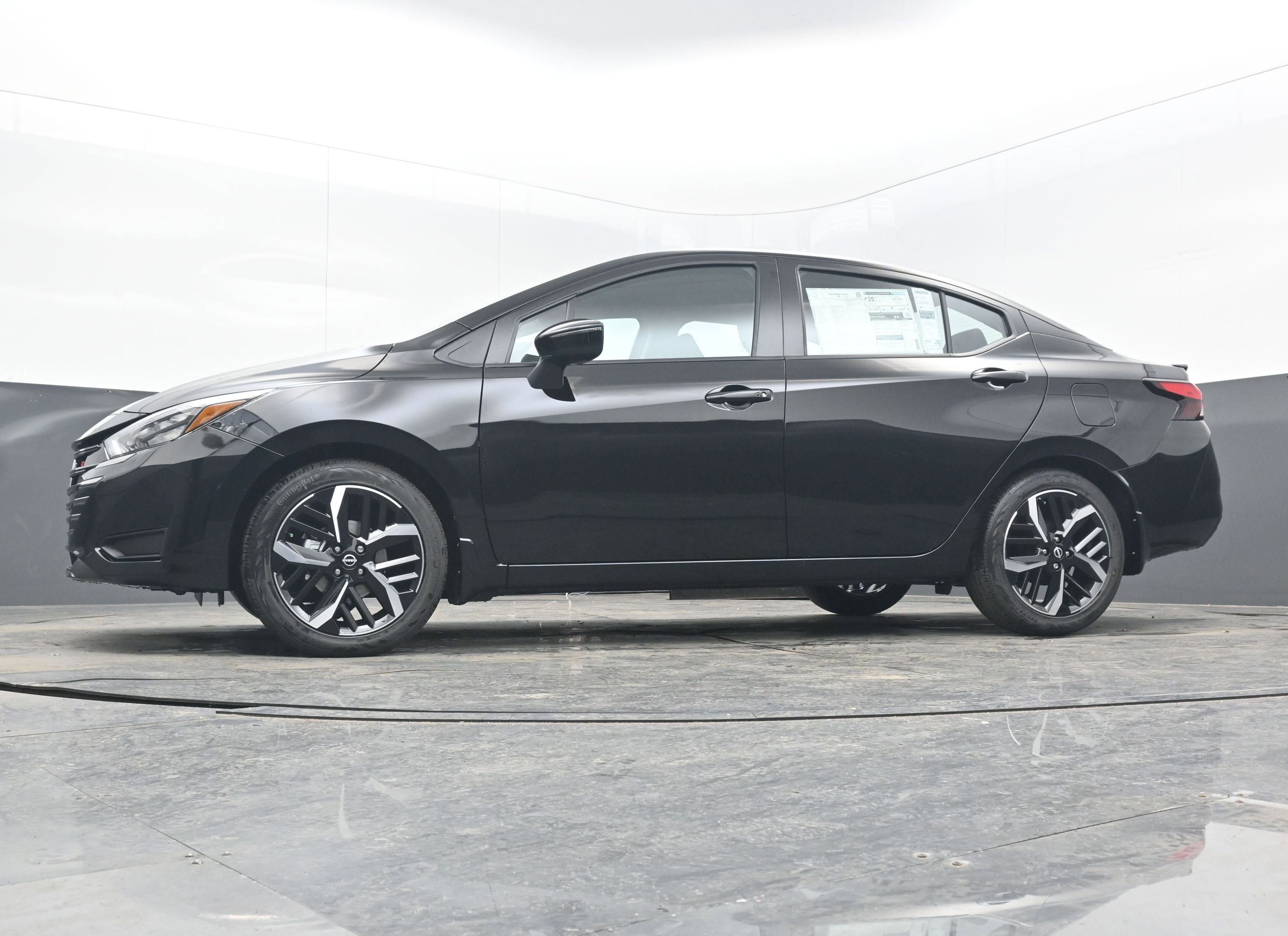 New 2025 Nissan Versa SR image 25